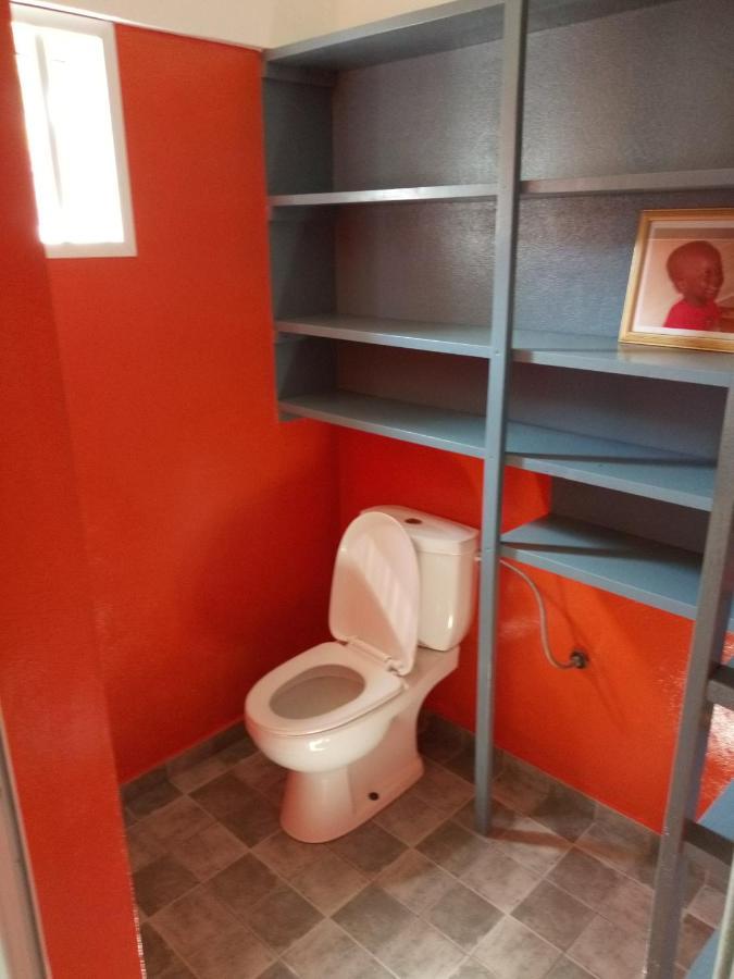 Maison Charlotte Forever Chambre d'hôtes chez un couple belgo togolais Lomé Exterior foto